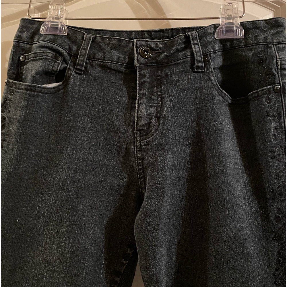 ROZ & ALI Black Bootcut Mid Rise
Stretchy Jeans W sequins/embroidery
Petite 12 - Picture 8 of 14
